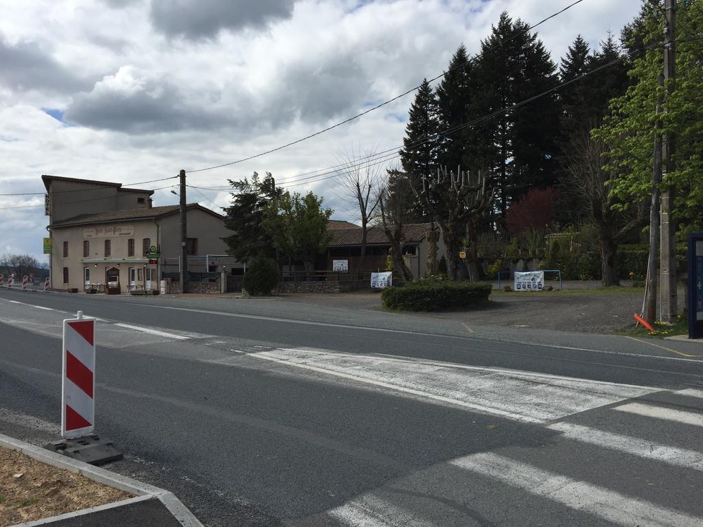 Hotel Saint Pierre Les Sauvages  Luaran gambar