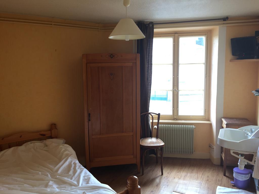 Hotel Saint Pierre Les Sauvages  Bilik gambar